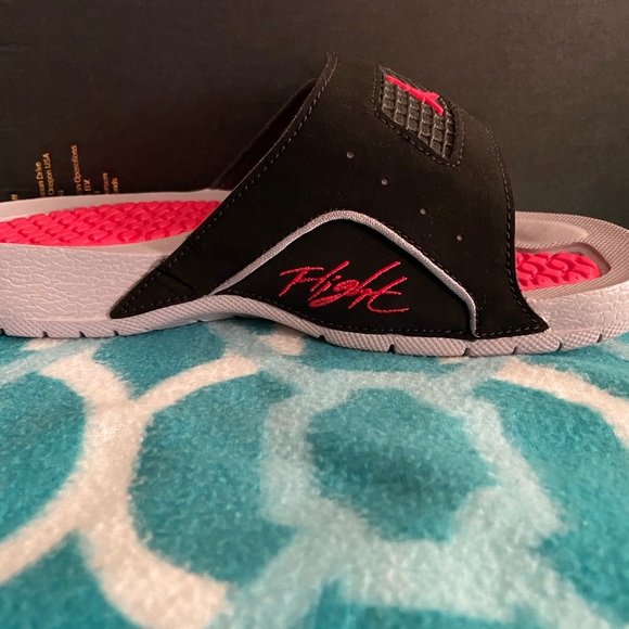 Retro Iv slides Jordan size 4y - Picture 2 of 6